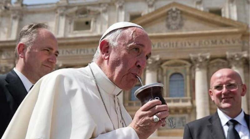 Pape François qui boit du maté