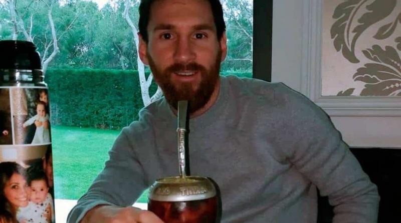 Lionel Messi buvant du maté
