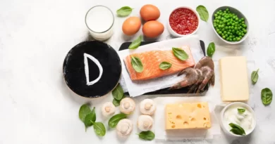 Des aliments riches en vitamine D comme le poisson, les oeufs, les champignons, le fromage, etc