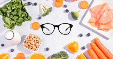 Plusieurs aliments bons pour la vue avec une paire de lunette au milieu