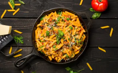 One pot pasta : pennes, haché de bœuf et sauce tomate