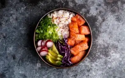 Poké bowl au saumon frais & légumes croquants